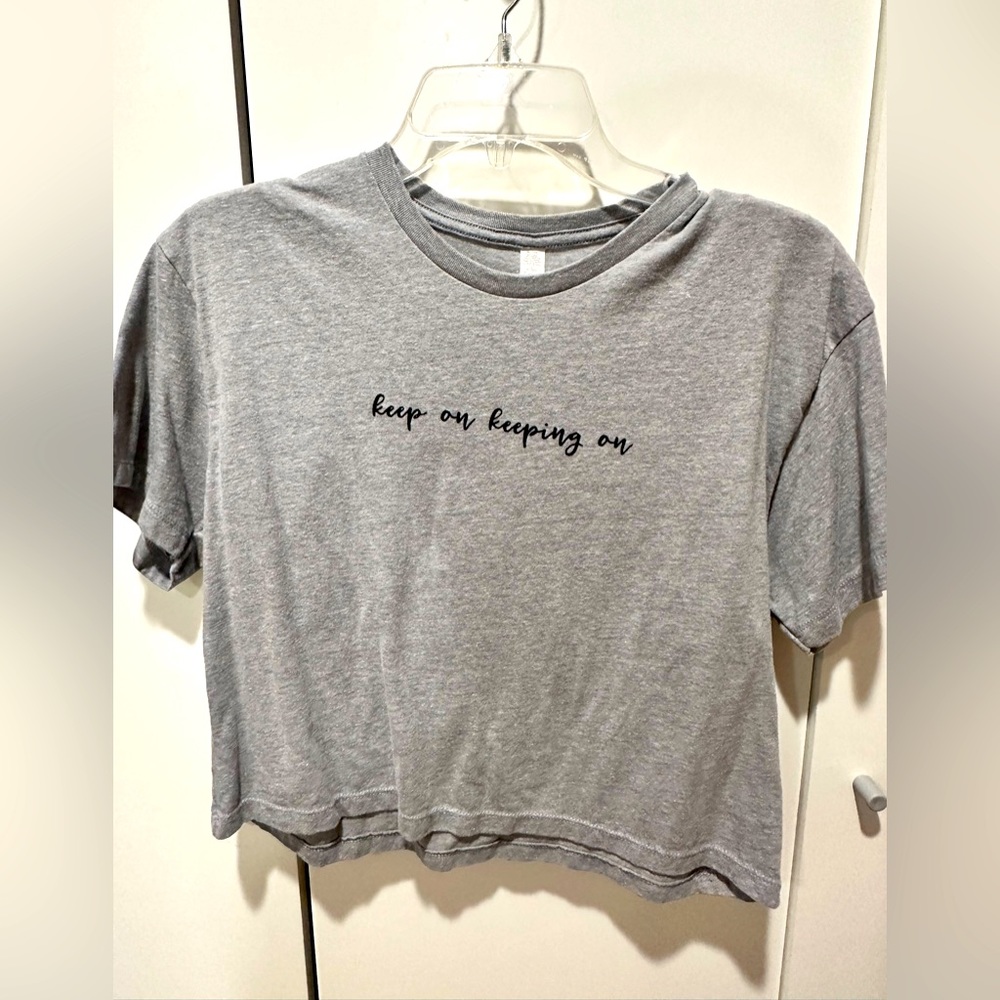 Gray mid crop t-shirt.